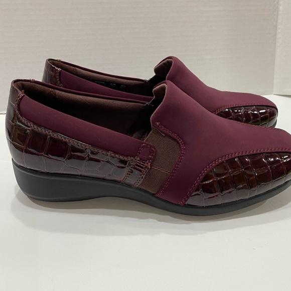 Clarks Shoes - New Clark’s burgundy